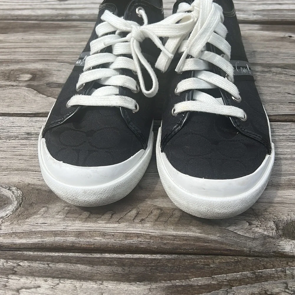 Coach - Picture 1 of 10